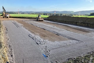 Milchviehlaufstall mit Fahrsilo und Grube in Reiselfingen