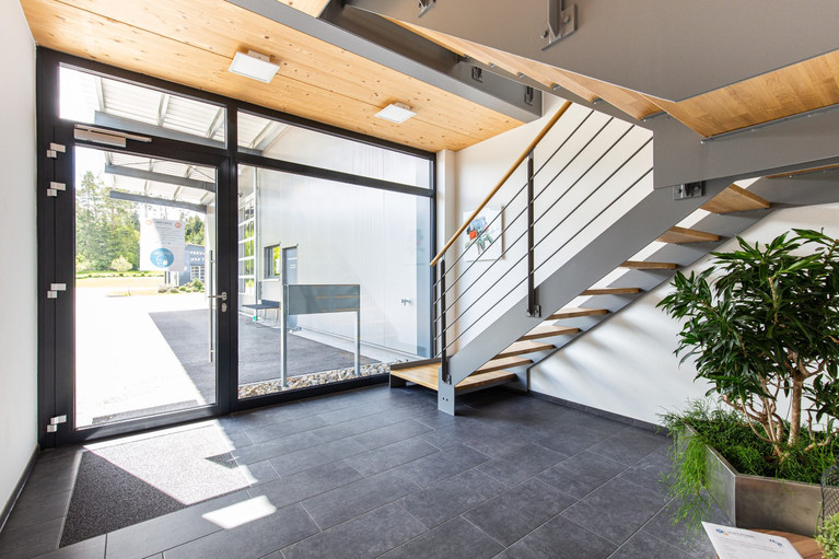 Produktions-und Lagerhalle mit Bürogebäude | Seiler