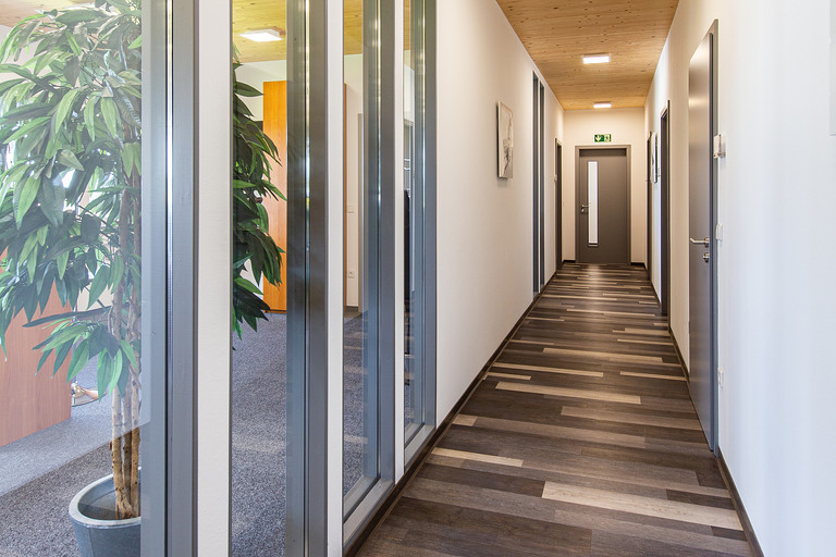 Produktions-und Lagerhalle mit Bürogebäude | Seiler