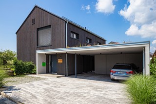 Einfamilienhaus mit Carport und Pool in Owingen